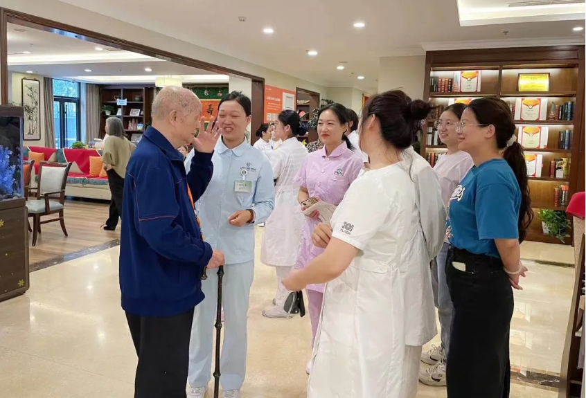 实践学习 双向赋能｜中华护理学会骨干走进椿萱茂