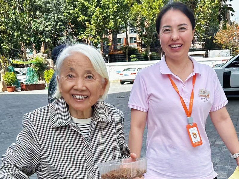 从牵挂“猫孩子”到安享新生活，椿萱茂为丁奶奶重建幸福秩序-养老院
