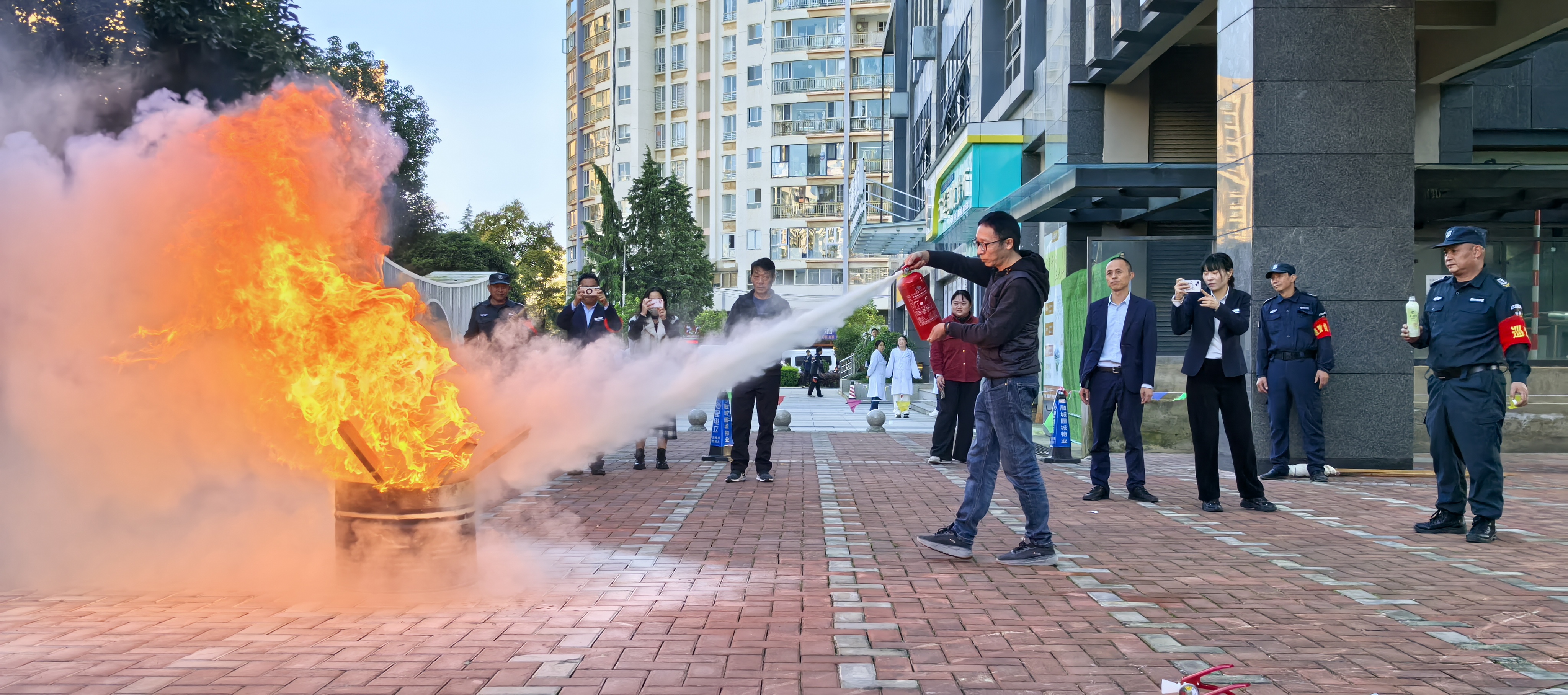 筑牢安全防线，护航健康发展——康旅健康丨雲頤园·椿萱蕙2025年消防宣传月演练圆满举行-养老院